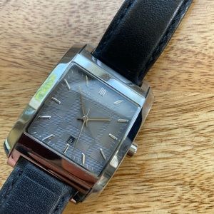 BURBERRY Watch - Gray Check Pattern